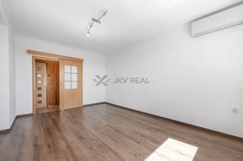 🔑NA PREDAJ 2-IZBOVÝ BYT + BALKÓN + PARKING, 56 M2, 194990 €