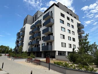 2 IZBOVÝ BYT NITRA - NOVOSTAVBA, BALKÓN, PARKOVACIE MIESTO