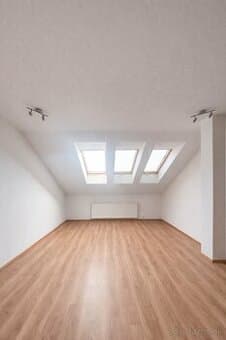 Kancelária 25,6 m² – Farská ulica, centrum Nitry