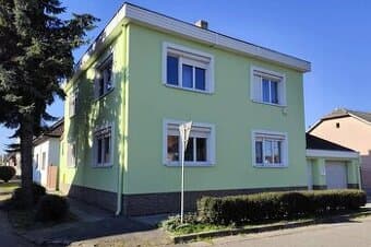 Veľký rodinný dom v pokojnej štvrti blízko parku v Lučenci