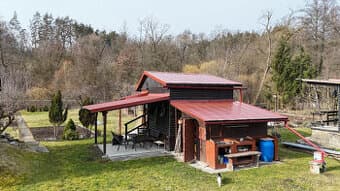 ZÁHRADNÁ CHATKA S POZEMKOM 736 m² V LUTILE