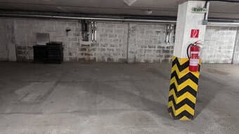 garazove statie pre motorku,Šustekova,zaciatok Petrzalky