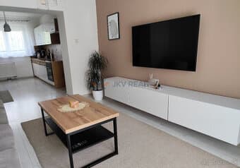 NA PREDAJ: Priestranný 2-izbový byt - 55 m² v centre Žiliny.
