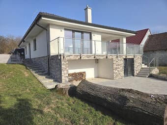 Nový rodinný dom na kľúč s výhľadom na hrad Branč, pozemok 1