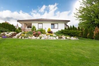 4-izbový bungalov s nádhernou záhradou na 1800 m² pozemku –
