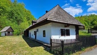 ROZPRÁVKOVÁ DREVENICA V OBCI KRAJNÉ ČIERNO, okr. SVIDNÍK
