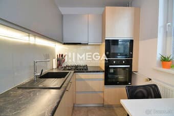 NOVÁ CENA-PREDAJ ZREKONŠTRUOVANÉHO 2-IZBOVÉHO BYTU (50 m2) S