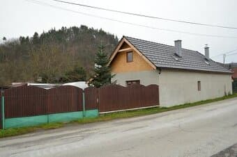 Menší rodinný dom v obci Divín