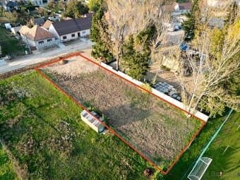 Veľkorysý pozemok o výmere 998 m2 v obci Jaslovské Bohunice