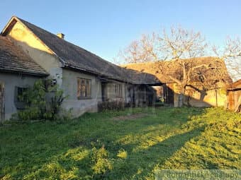Priestranný slnečný pozemok s veľkým potenciálom