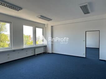 Kancelária s bezplatným parkovaním na prenájom - 72 m2, Rybn