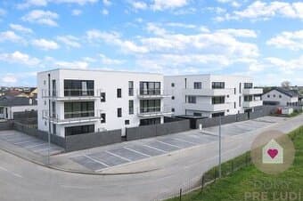 SKOLAUDOVANÝ 3 i. BYT SO ZÁHRADOU+TEP. ČERPADLO, KLIMATIZÁCI