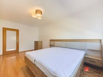 Priestranný 2i byt s balkónom a parkovaním, Ružinov, 68 m2