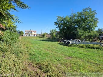 Slnečný pozemok 722m2 v Kravanoch nad Dunajom s výhľadom n