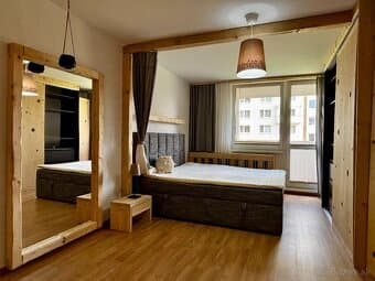 Na predaj príjemný, veľký 2-izbový byt s balkónom, Levice