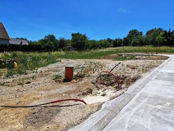 Stavebný pozemok o výmere 695 m2 v súkromnej štvrti - Stará