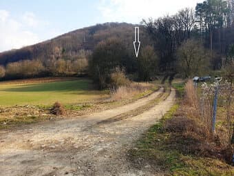 Rekreačný pozemok pri lese 1 139 m2 - možnosť výstavby chatk