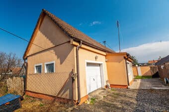 Útulný rodinný dom s garážou a krbom v pokojnej obci Závod –