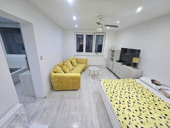2 izbový byt Bánovce nad Bebravou / CENTRUM/ LOGGIA / PIVNIC