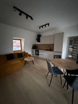 Prenajom 3-izbový podkrovný byt v centre mesta Konstantinova