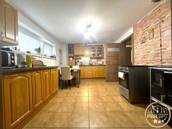 ZNÍŽENÁ CENA Pekný čiastočne prerobený rod.dom, V. Ch