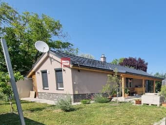 Pozemok 355 m2 so stavebným povolením malý bungalov Marianka