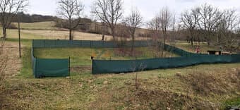 Na predaj oplotený pozemok - 615 m² v obci Prosačov – ideáln
