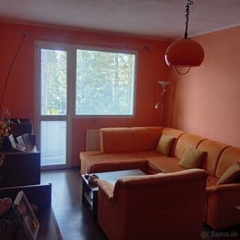 Priestranný 3-izbový byt 73,5 m² s loggiou a 2 pivnicami