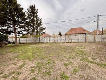 Znížená cena Ponúkame Vám na predaj stavebný pozemok v Nesv