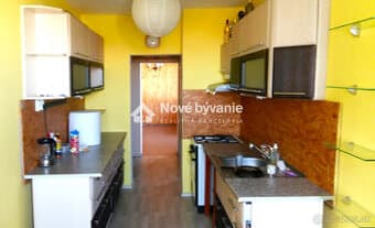 Na predaj PRIESTRANNÝ 4-izbový byt v centre Trebišova
