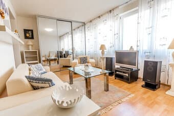 Na prenájom priestranný 3-izbový byt s lodžiou, 101 m², nádh
