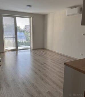 Ponúkame na prenájom byt v centre Kolárova
