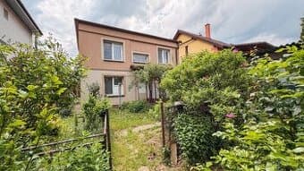 Priestranný 4-izbový rodinný dom v tichej lokalite – Veľký Š