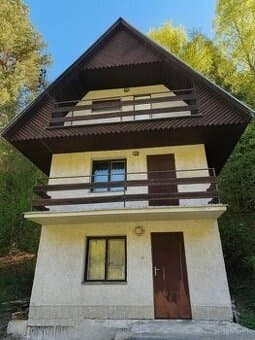 Predaj - Drietoma, Liešna, 3 podlažná murovaná chata , 915 m