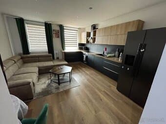 Moderný 2,5-izbový byt s balkónom – kompletne zariadený