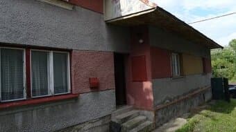 Rodinný dom s pozemkom - 690 m² vo Vavrečke