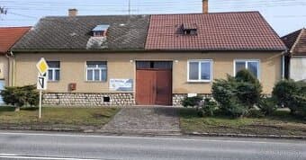 Dva domy v centre Trstína