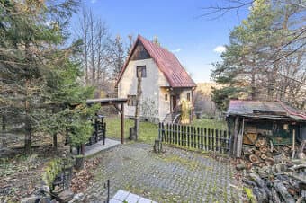 3 podlažný dom 95 m2 - pozemok 2884 m2 Svätý Jur SÚPIS