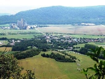 Dvorníky - Spoluvlastnícky podiel na lese a pozemku pri obci