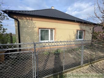 Štvorizbový rodinný dom s pekným pozemkom v pokojnej uličk