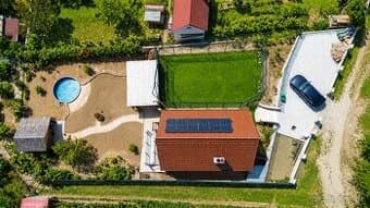 Atraktívny trojpodlažný záhradný dom 130 m2 s pozemkom 689 m