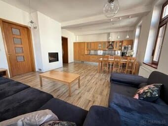 Rozľahlý staromestský 3-izb. byt - 132 m2 – priamo v centre