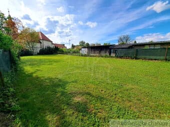 Pozemok s rozlohou 928m2 so starším domom v obci Horné Lef