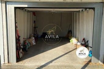 AVILA NA PREDAJ: praktická garáž 18m2 s prístreškom pre auto