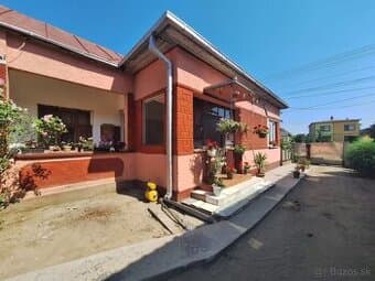 PREDAJ – Rodinný dom s veľkým pozemkom /2415m2/ – DRAHŇOV
