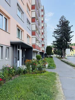 NEPREHLIADNITE-na predaj 4 izbový byt v top lokalite centra