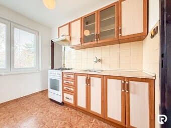 RADO | 2i byt 54m2 + 20m2 pivnica + pozemok, Hrabovská - Tre
