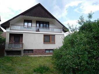 Na predaj rodinný dom s pozemkom o výmere 699m2.
