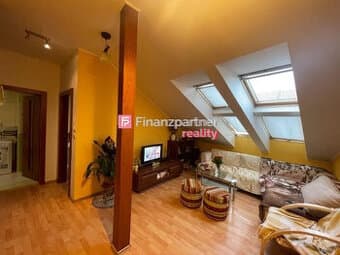V pešej zóne klimatizovaný 2izb podkrovný app (F271-112-ANM